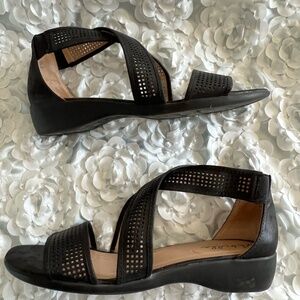Abella Tupelo Black Traveler Wedge Sandal  W 10M